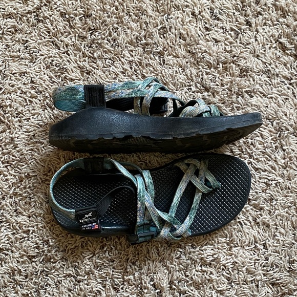 Women’s Rocky Mountain Chaco sandals with toe strap. Size 7 - Picture 2 of 4